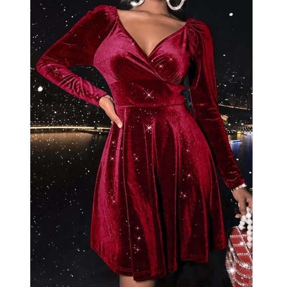 Green velvet surplice neckline long sleeve A line mini dress - Picture 14 of 15